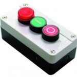 BOTON PULSADOR TRIPLE EN CAJA PLASTICA ARRANQUE + PARE + LUZ