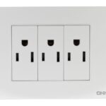 TOMACORRIENTE TRIPLE POLARIZADO 15A 125V BLANCO NEW3-V CHINT