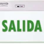 LAMPARA LED VERDE TIPO ROTULO SALIDA DE EMERGENCIA 2 CARAS 30 LUMENES 240X183X21MM 120-240V IP20 3 HORAS DE AUTONOMIA 26579 SEGURIMAX