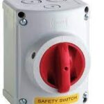 INTERRUPTOR DE SEGURIDAD EN CAJA 3P 40A IP65 105X95X100 25508 FAMATEL
