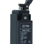 INTERRUPTOR FINAL DE CARRERA NEGRO, BOTON/PIVOTE METALICO CON ROLDANA ELEVADA LATERAL, IP65, 1NO/1NC, 10A 250VAC AC15, TM