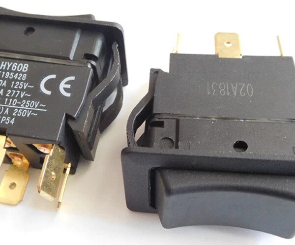 INTERRUPTOR PANEL 1P 36.8X21MM ON-OFF-ON 20/15A 125/277VAC