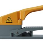 INTERRUPTOR DE PEDAL USO PESADO, CON PROTECTOR DE SEGURIDAD SUPERIOR, 1PDT, 15A 250VAC, IP65 MARCA TM