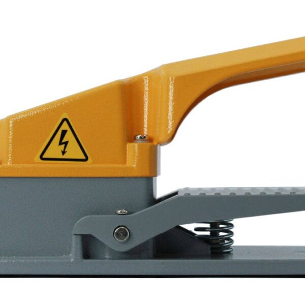 INTERRUPTOR DE PEDAL USO PESADO, CON PROTECTOR DE SEGURIDAD SUPERIOR, 1PDT, 15A 250VAC, IP65 MARCA TM