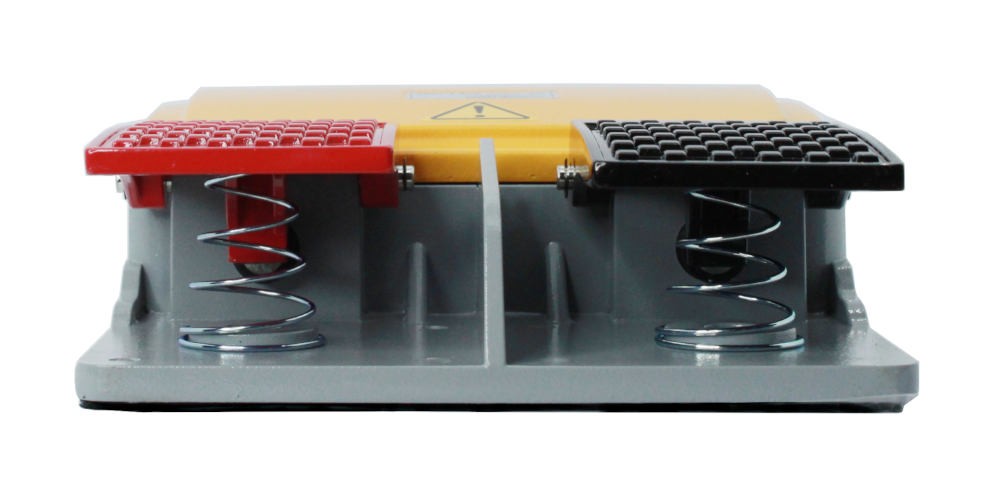 04-34-125_1.jpg INTERRUPTOR DE PEDAL DOBLE, USO PESADO, 1PDT EN CADA PEDAL, 16A 250VAC, IP65, MARCA TM - Image 1