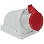 TOMA INDUSTRIAL MONTAJE DE SOBREPONER (PARCHE) CORRIENTE 32 AMP CONFIGURACION ELECTRICA 3 POLOS + TIERRA COLOR ROJO NIVEL DE TENSION 380-415V 50-60HZ HORARIO 6H GRADO DE PROTECCION IP44