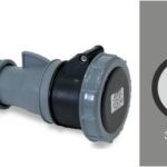 TOMA INDUSTRIAL MONTAJE AEREO CORRIENTE 32 AMP CONFIGURACION ELECTRICA 3 POLOS + TIERRA COLOR NEGRO NIVEL DE TENSION 600-690V 50-60HZ HORARIO 7H GRADO DE PROTECCION IP67