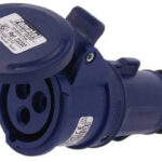 TOMA INDUSTRIAL MONTAJE AEREO CORRIENTE 16 AMP CONFIGURACION ELECTRICA 2 POLOS + TIERRA COLOR AZUL NIVEL DE TENSION 200-250V 50-60HZ HORARIO 6H GRADO DE PROTECCION IP44