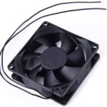 VENTILADOR AXIAL MARCA TM VOLTAJE DE ALIMENTACION 110-220VAC RODAMIENTO EN BUJE CORRIENTE 0,2 AMP FLUJO 84 A 100 M3/HR TAMAÑO 120MM X 120MM X 38MM