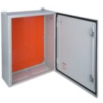 GABINETE METALICO CHINT ACERO ELECTROGALVANIZADO 1.2 MM ESPESOR COLOR GRIS CLARO 300H*300W*200D MM CON 1 VENTANA INFERIOR DE 158MM X 90MM PROTECCION IP54 FONDO FALSO DE 2MM DE ESPESOR COLOR NARANJA NORMADO IEC 62208