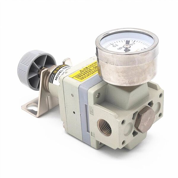 REGULADOR DE PRESION CAMOZZI 0 A 12 PSI 1/4 NPT